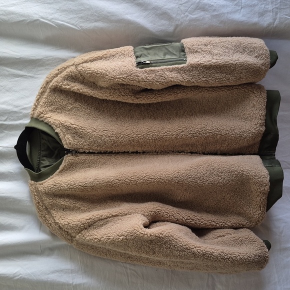 NWT Forever 21 Faux Shearling Bomber Jacket Reversible Sz XS - Picture 12 of 16